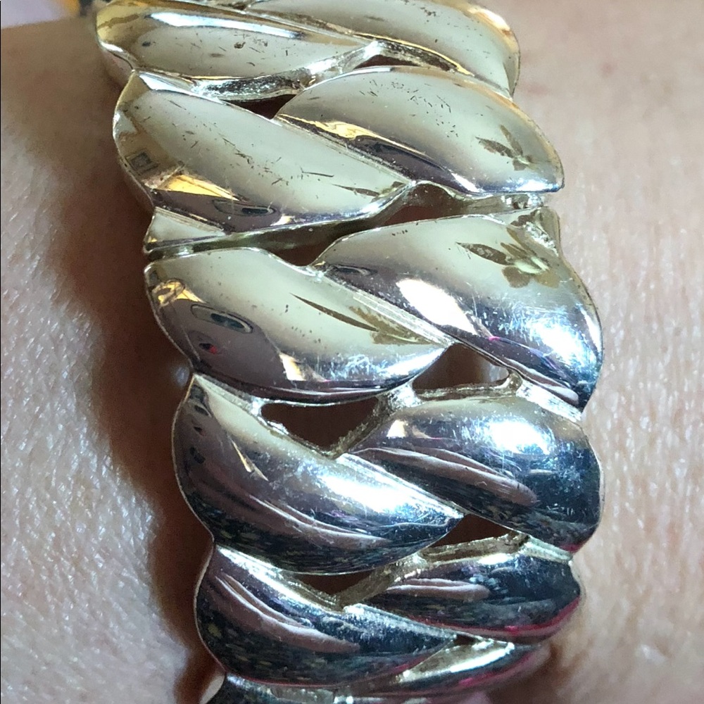 Gold tone bracelet